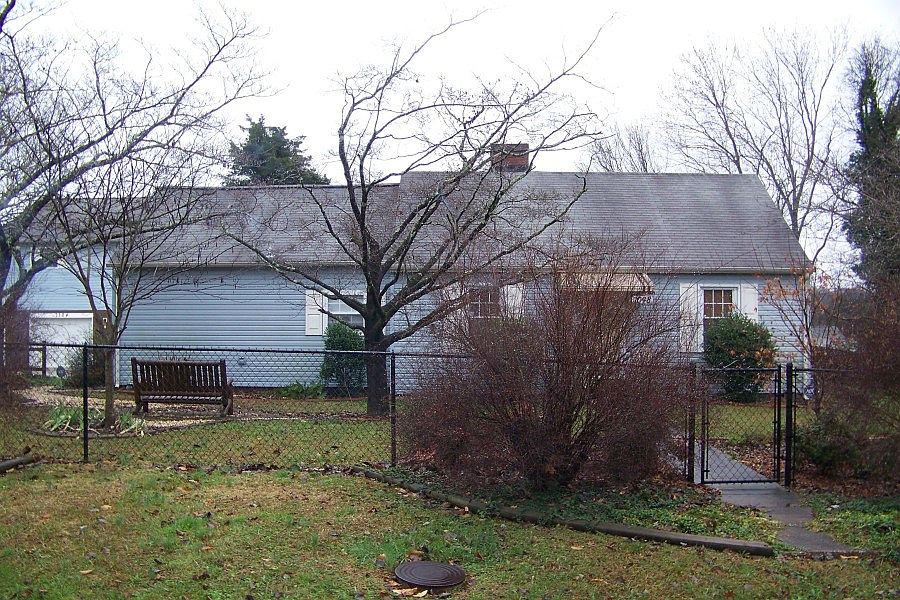 1st image of 1048 W Parkway Ave