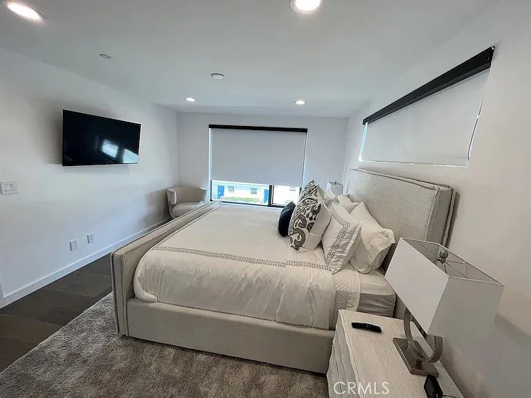 116 W Channel Islands Blvd — Photo 38