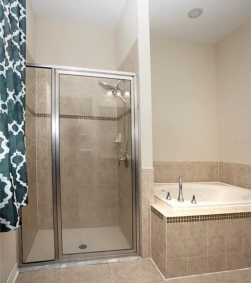 1319 Rowantree Dr — Photo 18