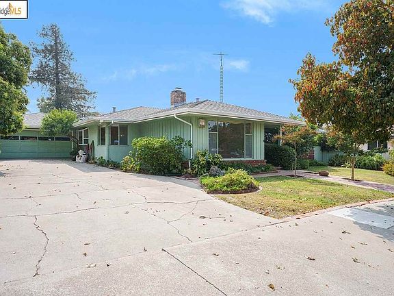 3rd image of 104 Pleasant Pl