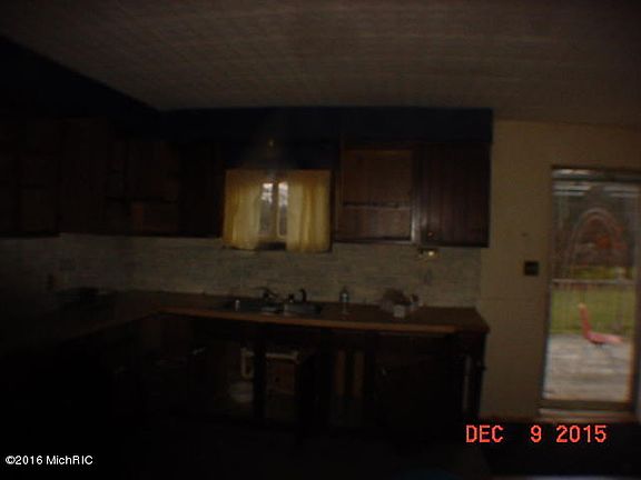 3rd image of 15452 Mercury Dr