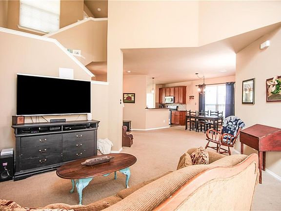 5th image of 9909 Lexington Dr