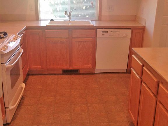 5th image of 531 NE Robin Ct