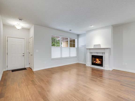 4th image of 2406 39th Ave NE