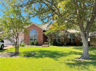612 Summerglen Dr, College Station, TX 77840