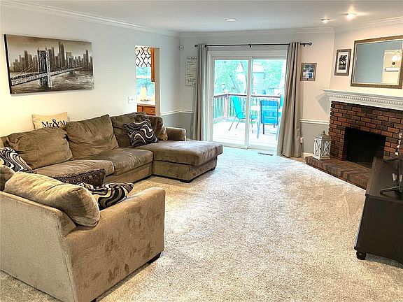 3rd image of 2371 Crestline Dr