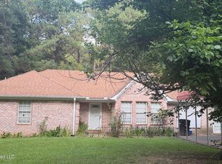 620 Senatobia Dr, Senatobia, MS 38668