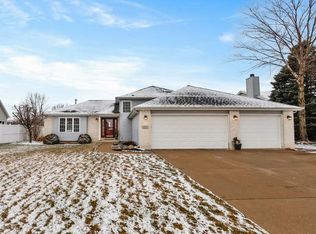 6936 Foxwood Dr, Schererville, IN 46375