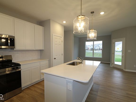 4th image of 10716 Mangrove Dr