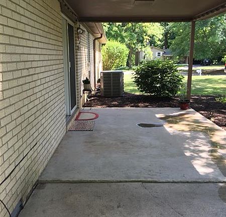 5th image of 32 Round Hill Ct