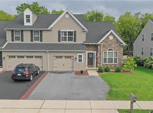 2344 Creekside Dr, Coplay, PA 18037