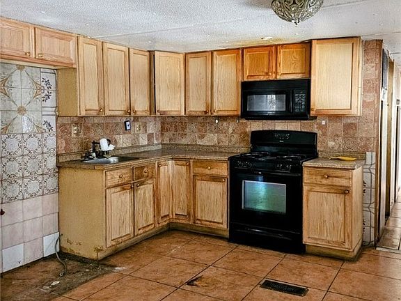 5th image of 1438 Luna Lane