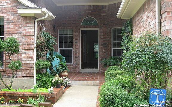 2nd image of 2811 Lakehills St