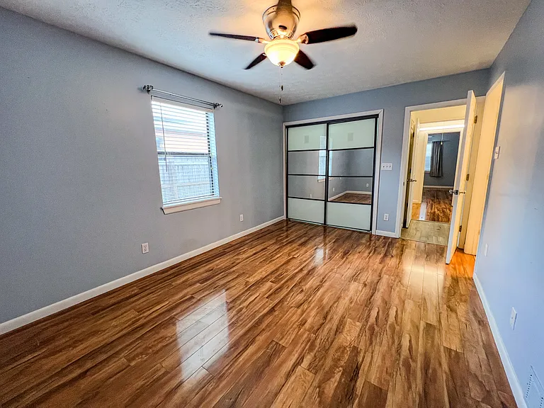 359 Mercedes Ave — Photo 13
