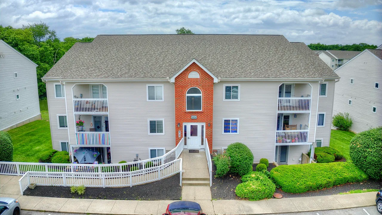 2 bed, 960 sqft, $1,400 — Photo 2