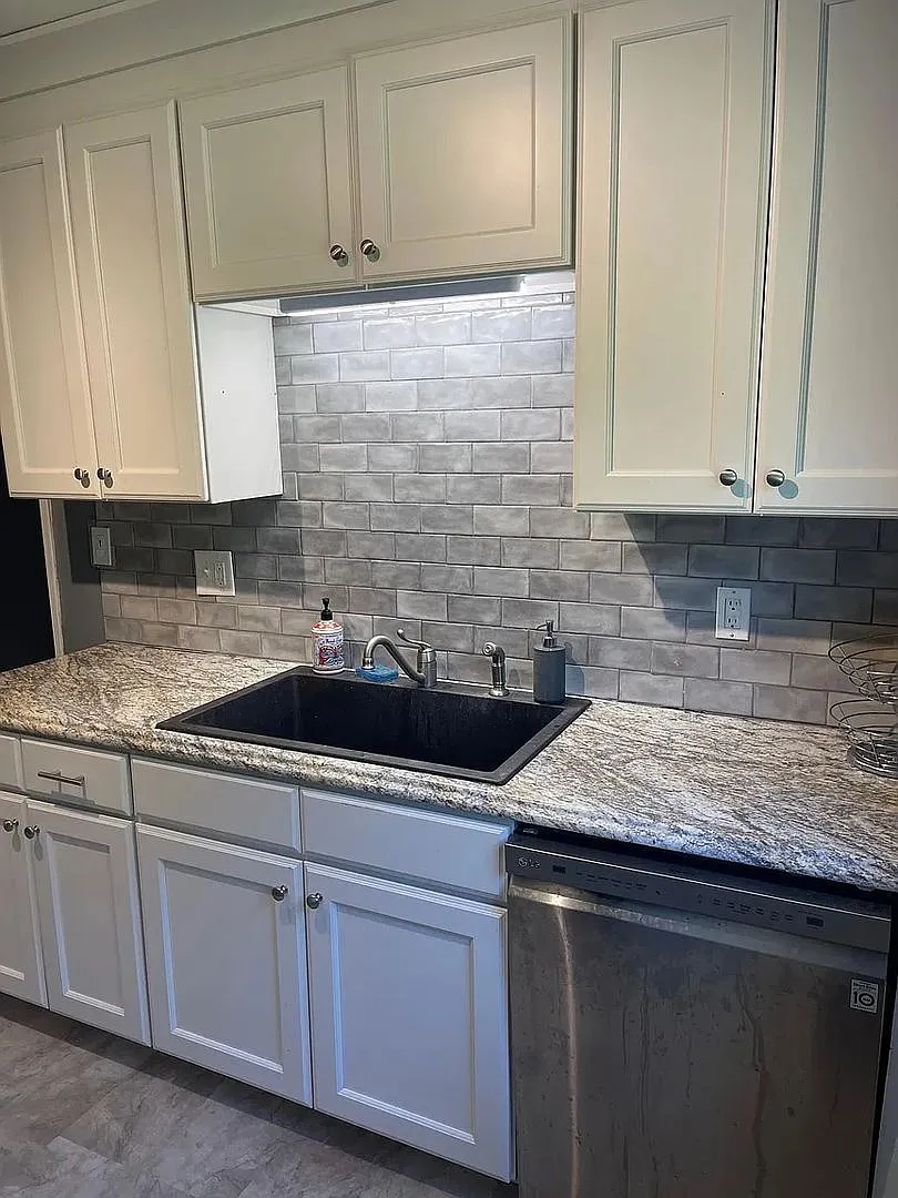 2 Bedroom Apartment In Great Location!! — Photo 4