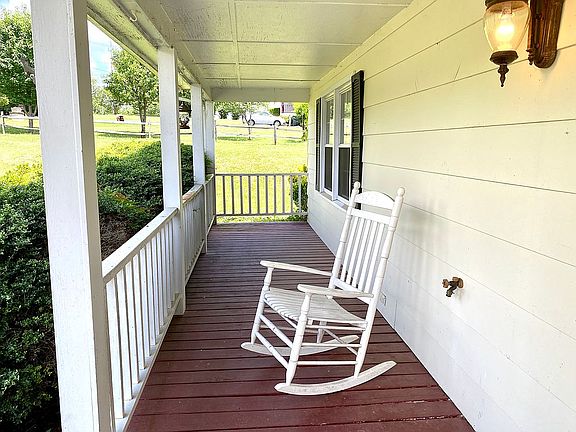 4th image of 334 Lakeview Dr
