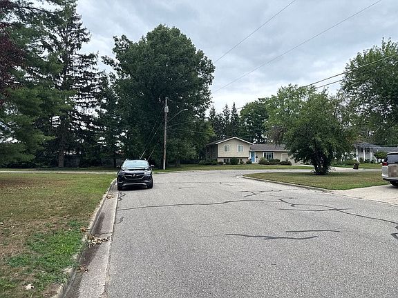 5th image of 717 Kane St