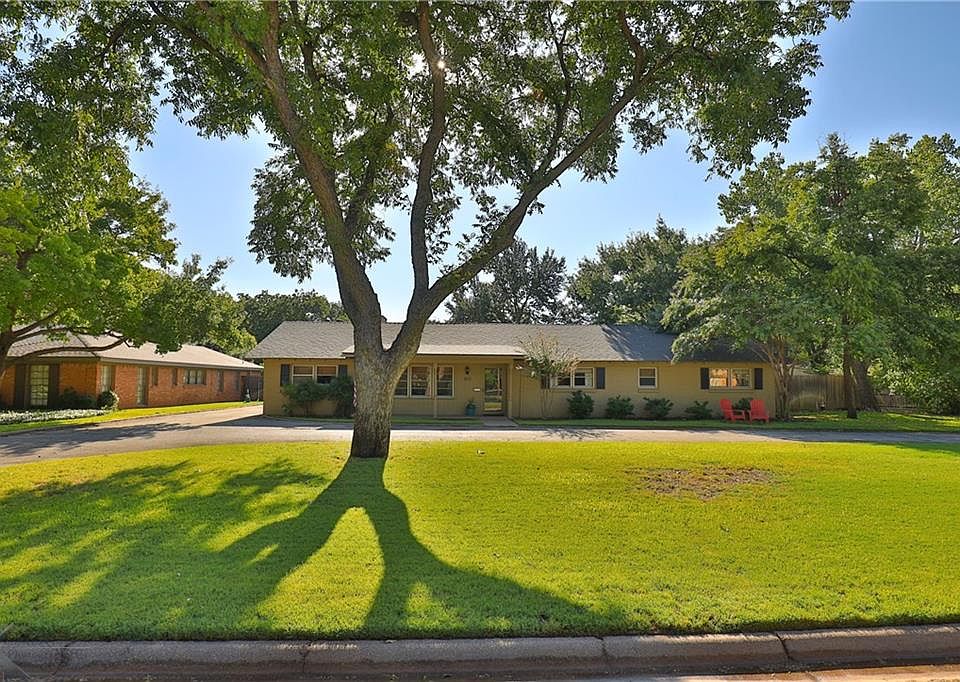 1st image of 1833 Woodridge Dr