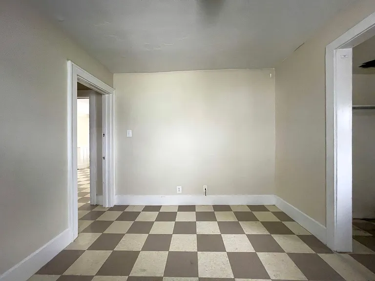 215 S Talley Ave — Photo 10