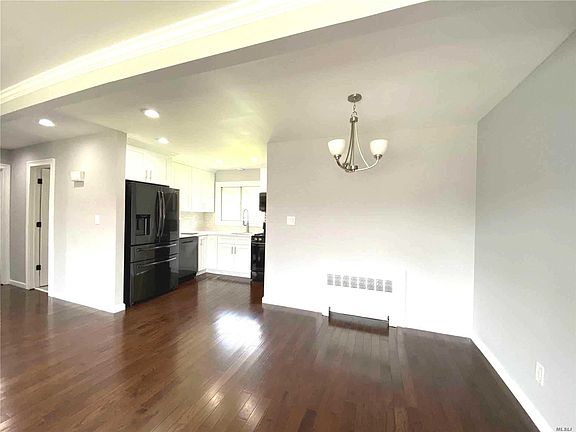 4th image of 12 Gaulton Dr