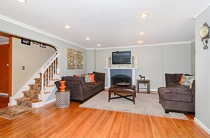 3rd image of 54 Crystal Ave