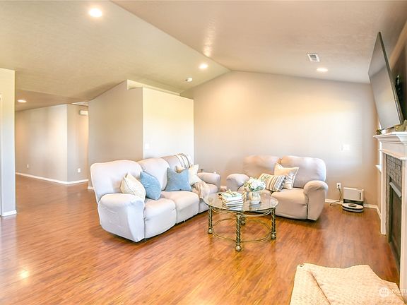 5th image of 1420 SW greeley Street