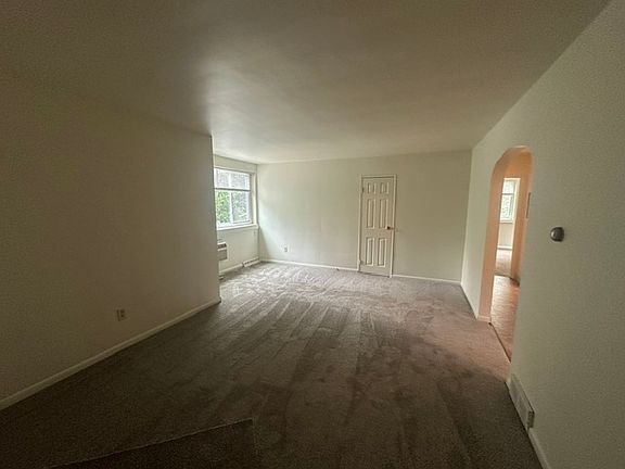 3rd image of 142 West St APT D