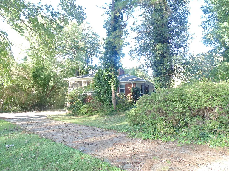 161 Shasta Ln — Photo 3