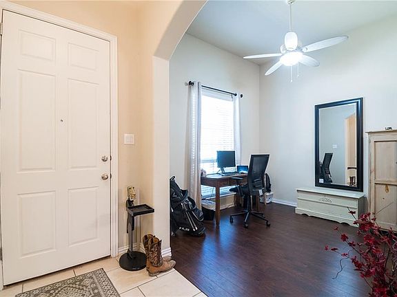 3rd image of 109 Bellegrove Dr