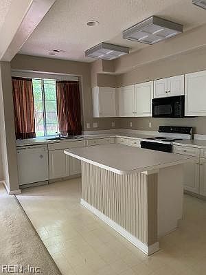 3rd image of 154 Spoon Ct