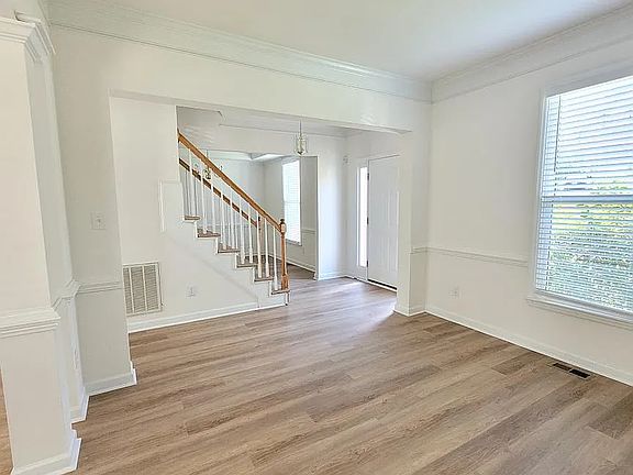 4th image of 9504 Meadowmont Ln