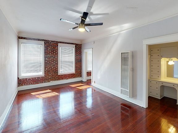 2nd image of 1706 W Sunset Blvd #305