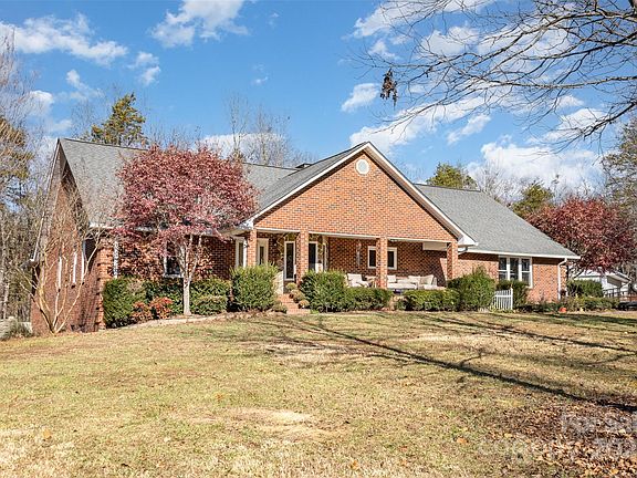 3rd image of 280 Black Beard Ln