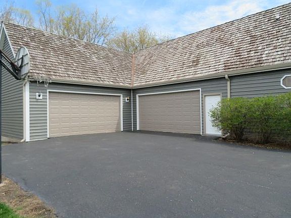 3rd image of 20324 W Buckthorn Ct