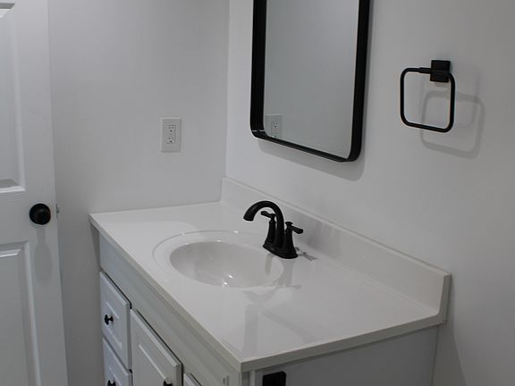 4th image of 5901 Lanto St #1/2