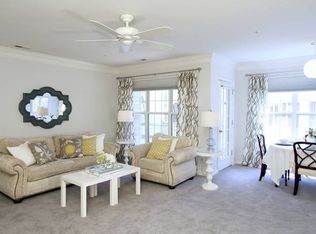 10359 Sager Ave APT 302, Fairfax, VA 22030