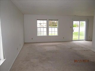 3rd image of 4541 Connaught Dr E
