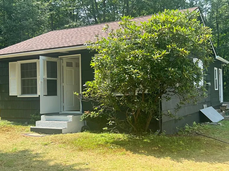 124 Spruce Ln — Photo 1