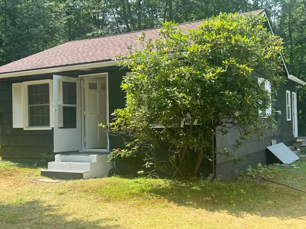 124 Spruce Ln, Bushkill, PA 18324