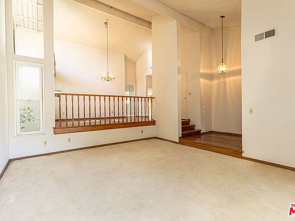 4th image of 1555 Covington Ave