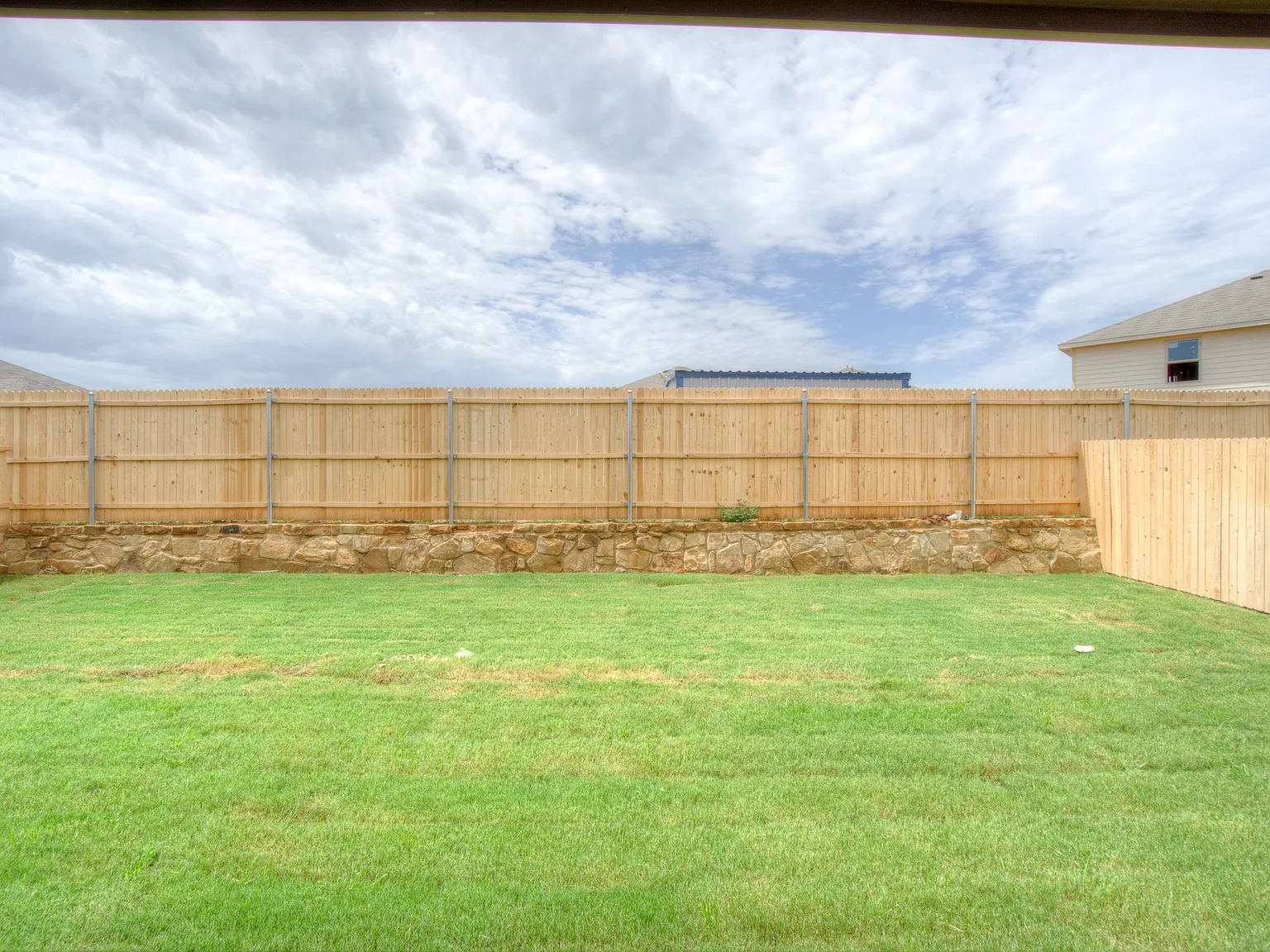 4 bed, 1819 sqft, $2,195 — Photo 3