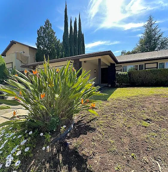 11947 Stewarton Dr — Photo 1