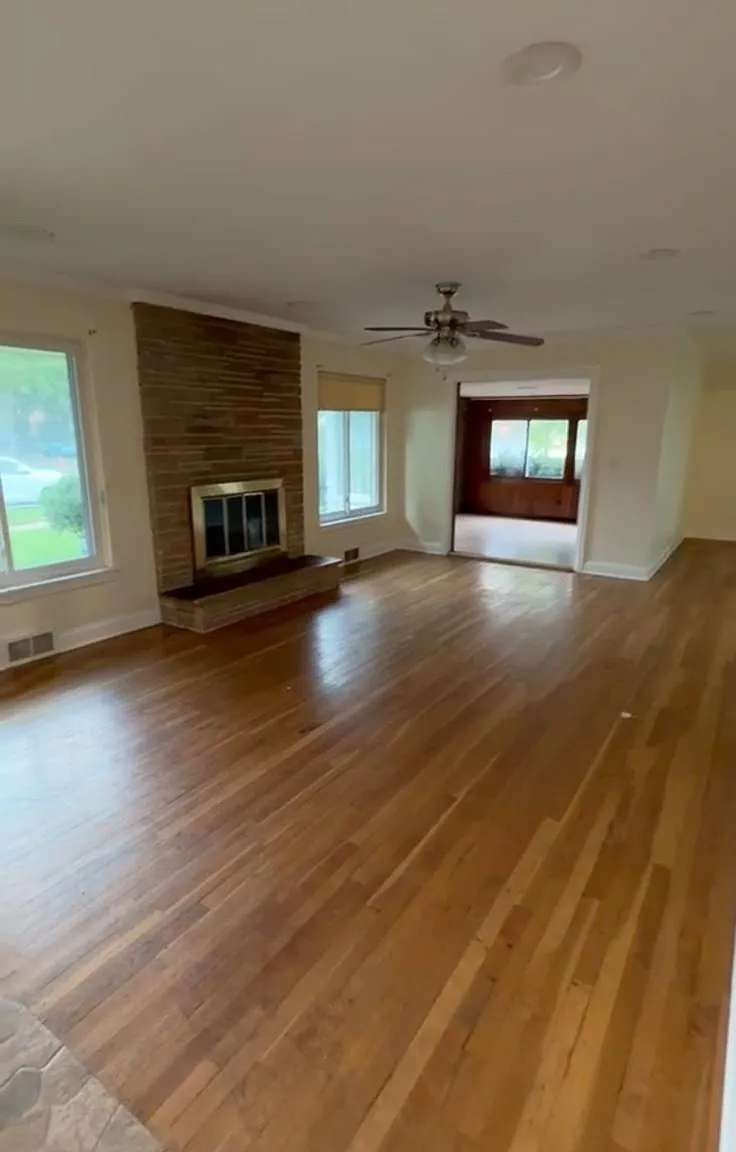 3 bed, 1369 sqft, $3,000 — Photo 2