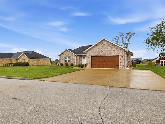3rd image of 2607 Mayfield Drive