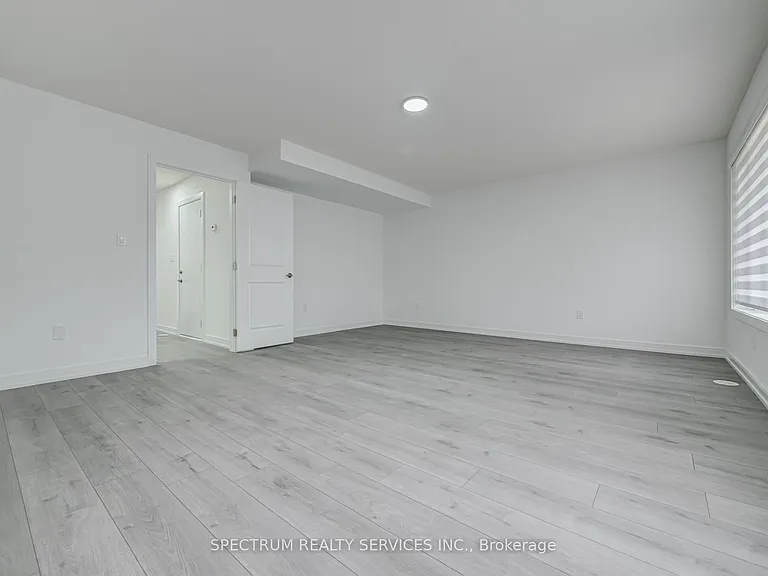 146 Blue Forest Cres — Photo 10