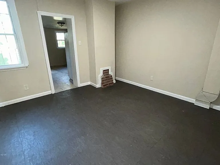 38 Bond St — Photo 3