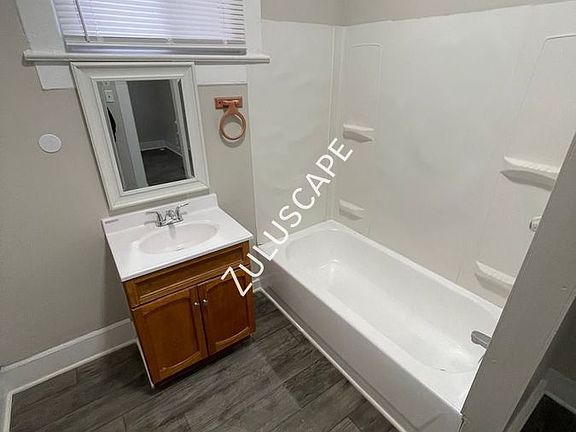 5th image of 4053 Graceland Ave