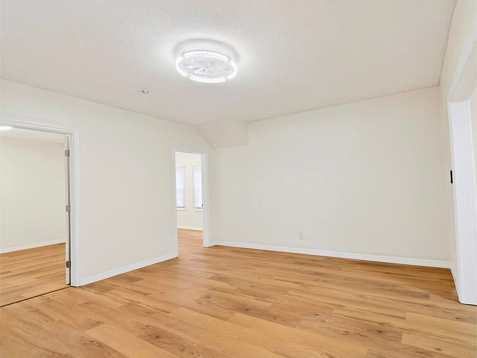 1st image of 211 Live Oak Ave #2
