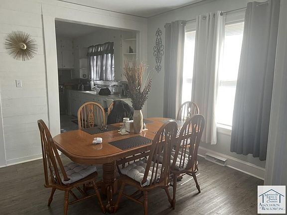 5th image of 505 Forest St